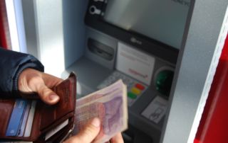 ATM in Kambodscha - zwei Währungen aber nur eine am Automaten