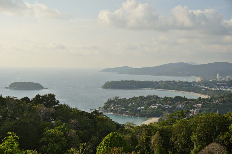 Panoramablick über die Buchten von Phuket